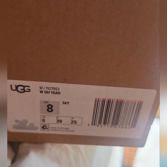 UGG slides - Picture 8 of 9